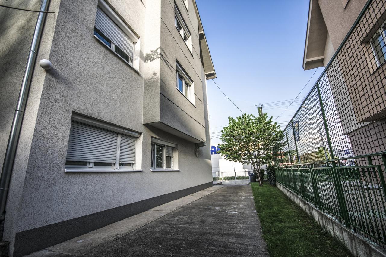 Apartments Ivan Nis Bagian luar foto