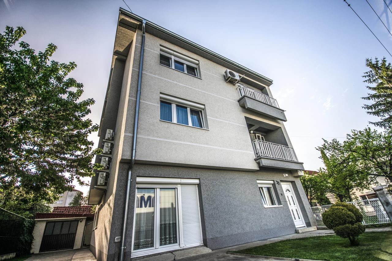 Apartments Ivan Nis Bagian luar foto